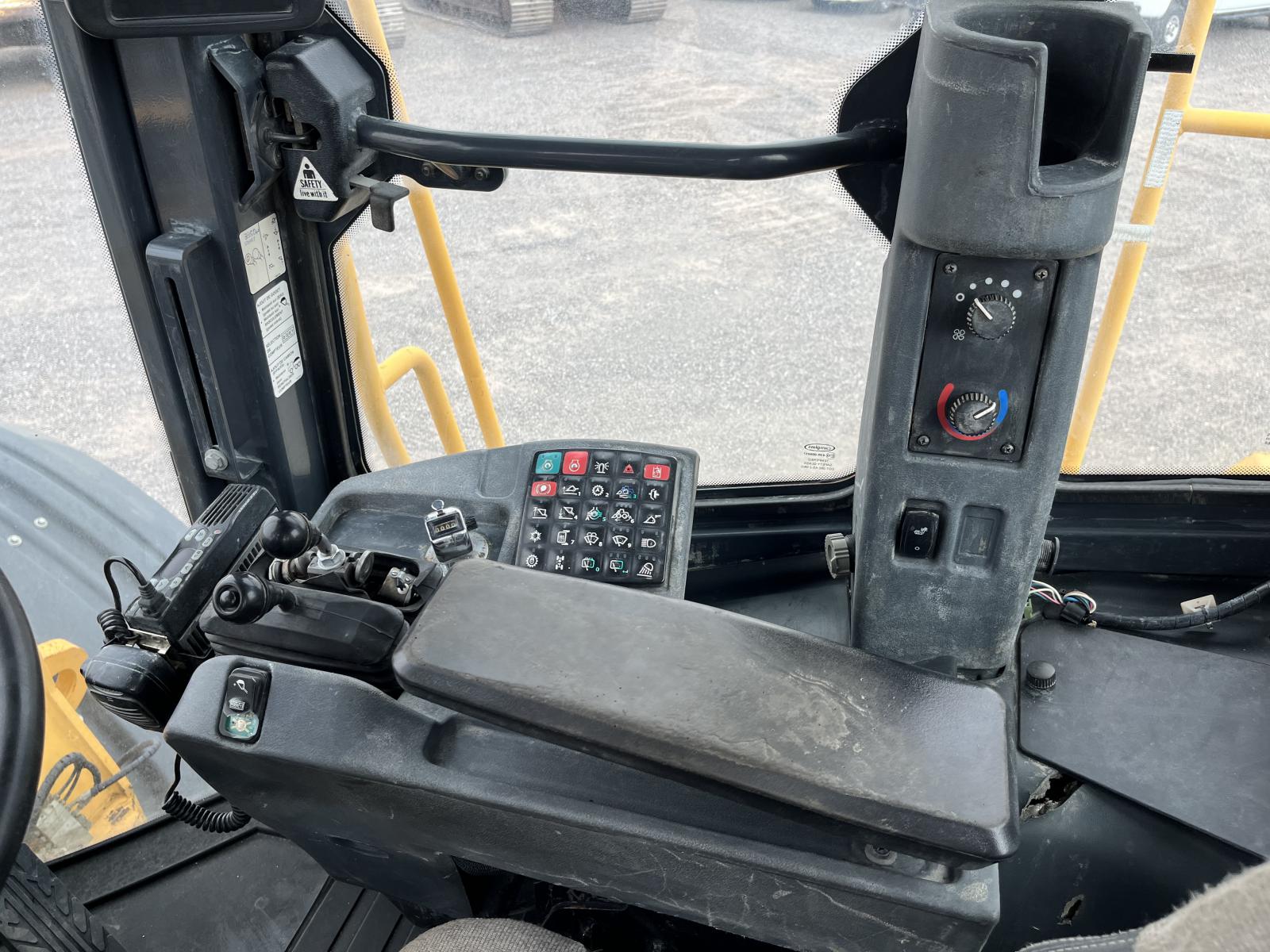 ./imagenes/INVOICE/2019/18085/JOHN DEERE 844K (8).JPG